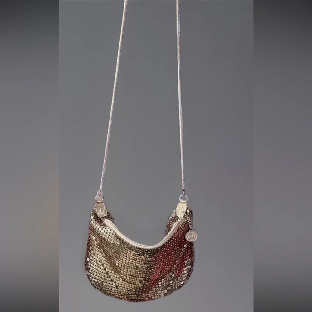 LA Regale Ltd - VINTAGE, Zipper chain metallic silver purse, metal chain